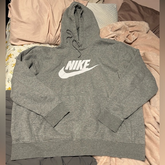 NIKE MENS GRAY SPORTSWEAR CLUB FLEECE GRAPHIC HOODIE - Picture 2 of 5